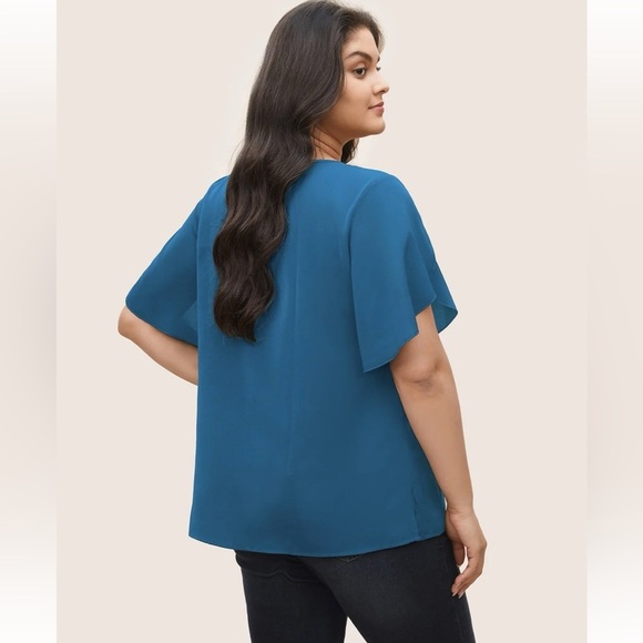 BloomChic Plus Size XL Solid Keyhole Petal Sleeve Pleated Blouse us 14-16 - Picture 2 of 8